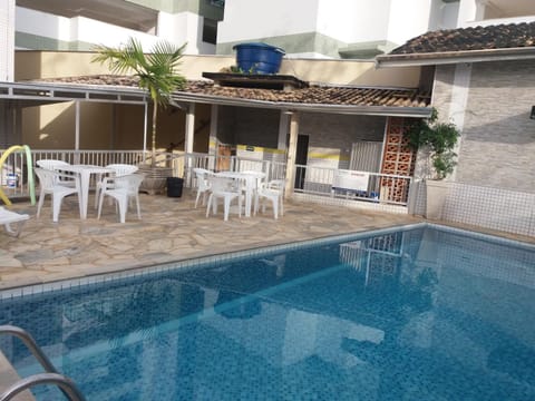 Apto 22E ar condicionado e ventilador, 2 quartos, churrasqueira, elevador e piscina Condominio in Ubatuba