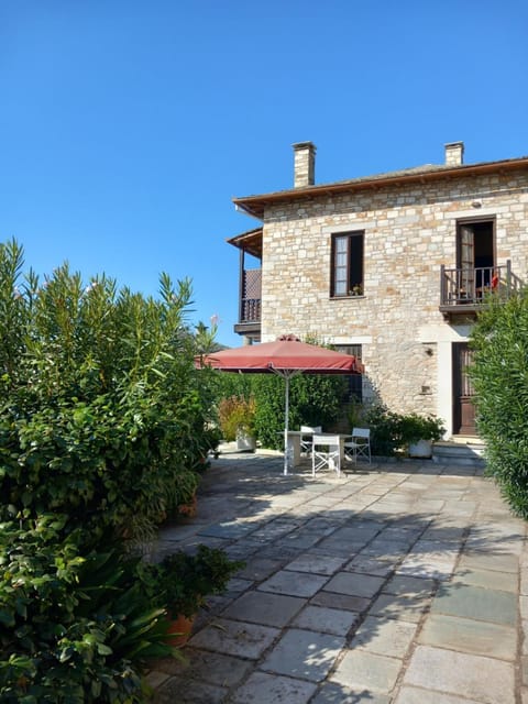 Property building, Facade/entrance, Garden