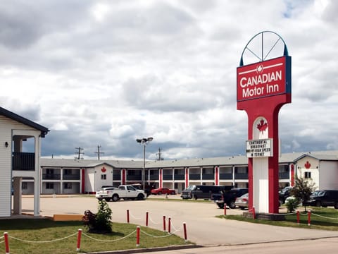 Canadian Motor Inn Motel in Grande Prairie