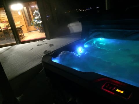 Night, Winter, Hot Tub