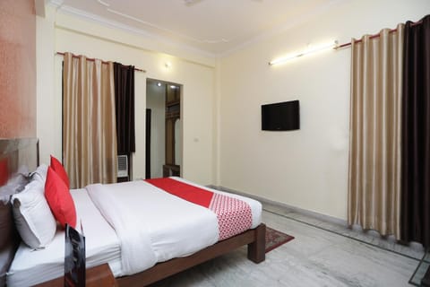 OYO Flagship 7162 Home Stay Shikhar Paradise Near Gomti Riverfront Park Hotel in Lucknow
