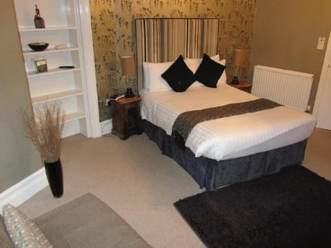 Monties Guest House - Adults ONLY Bed and Breakfast in Bowness-on-Windermere