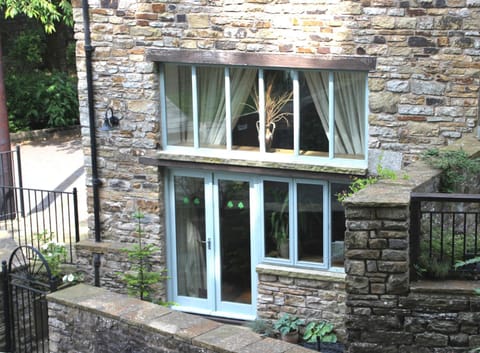 Property building, Quiet street view
