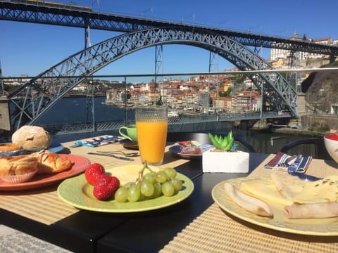 Bridge It - Suites & Views Hôtel in Porto