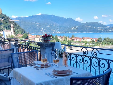 Natural landscape, Balcony/Terrace, Food and drinks, Food, Lake view, Mountain view, Drinks