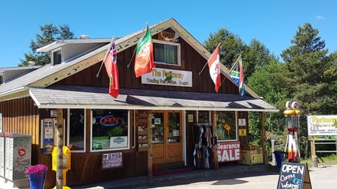 Property building, On-site shops