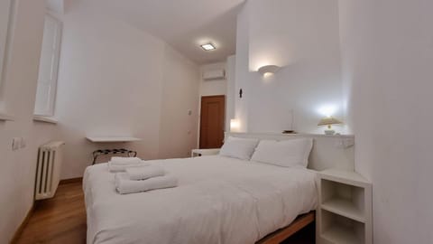 Bed, Bedroom, air conditioner