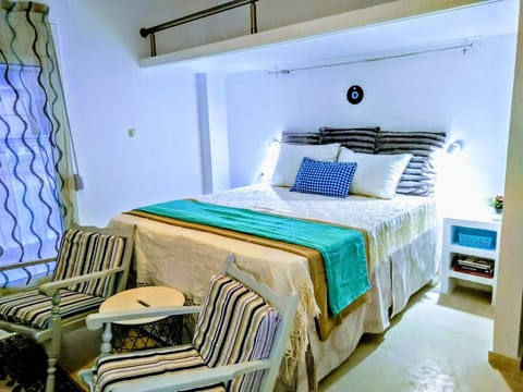 Bed, Photo of the whole room, Decorative detail, Bedroom