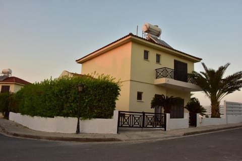 Limni Pool House Villa in Oroklini