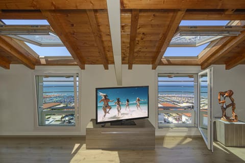 TV and multimedia, Photo of the whole room, Sea view