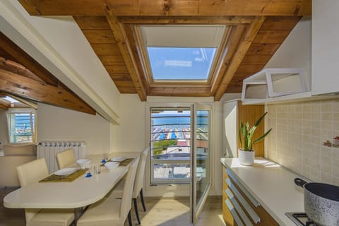 Kitchen or kitchenette, Dining area, Sea view