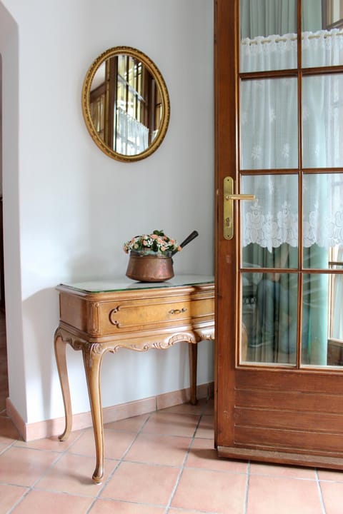 Facade/entrance, Living room, Decorative detail