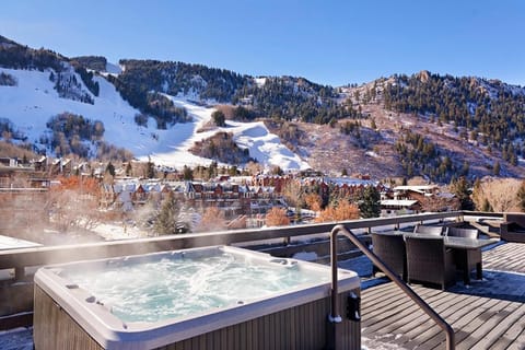 Winter, Hot Tub