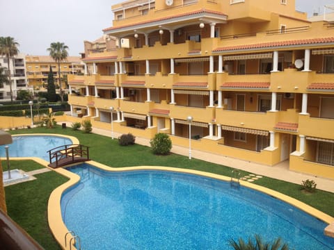 Area and facilities, Swimming pool