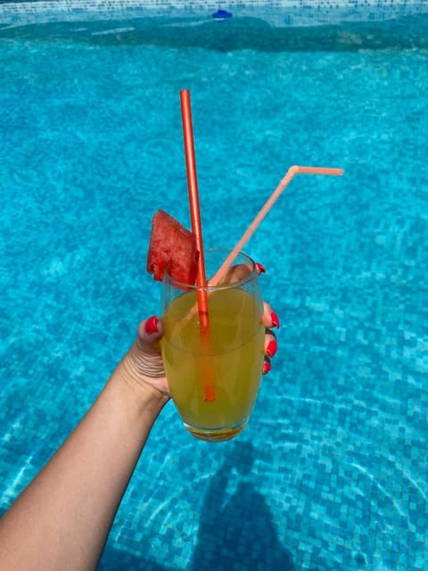 Swimming pool, Drinks, Alcoholic drinks