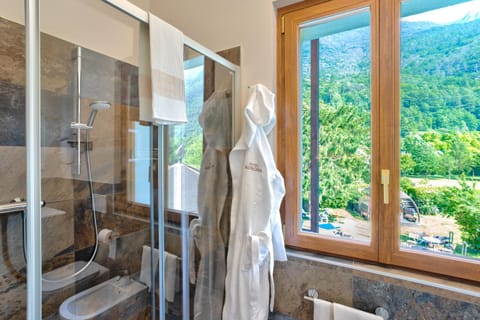 Shower, Toilet, Bathroom, Garden view, Mountain view