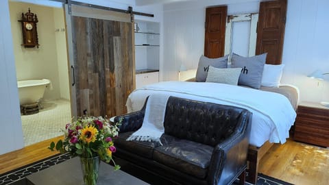 The Vagabond's House Boutique Inn & Spa Studio Bed and Breakfast in Carmel by the Sea