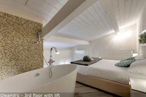 Bedroom, Bath