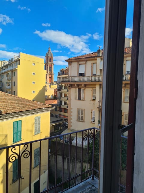 Neighbourhood, Balcony/Terrace, City view