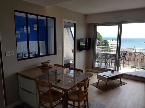 Kerwelmor, appartement avec vue sur la mer Condo in Saint-Quay-Portrieux