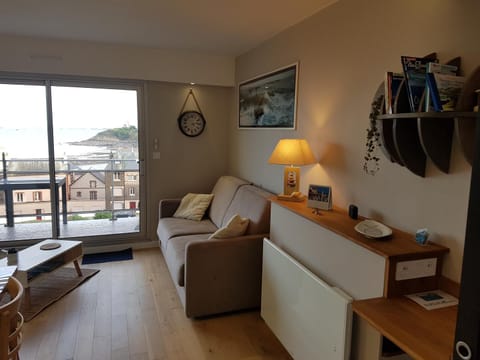 Kerwelmor, appartement avec vue sur la mer Condo in Saint-Quay-Portrieux