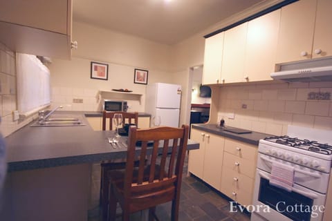 Dining area, kitchen