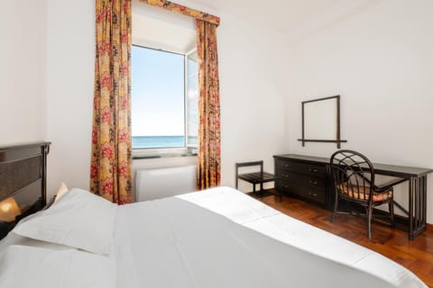 Bed, Photo of the whole room, Bedroom, Sea view