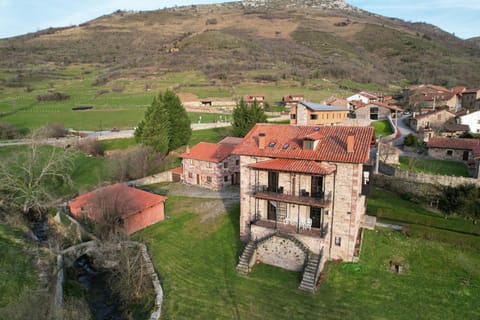 Property building, Day, Natural landscape, Bird's eye view, Cycling, Animals, Mountain view, Area and facilities, group of guests, Family, Parking