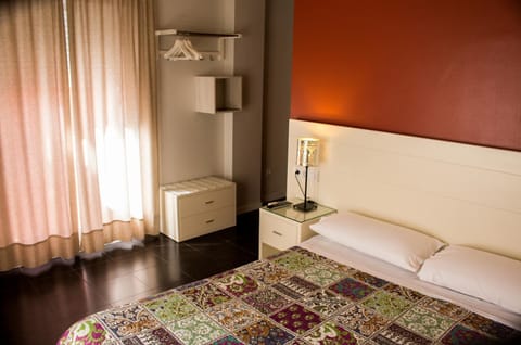 Hostal San Vicente II Bed and Breakfast in Seville