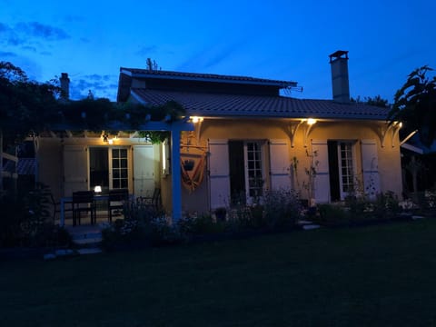 L'eau Bourde Pousada com café da manhã (B&B) in Gradignan