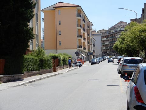 Street view, Quiet street view