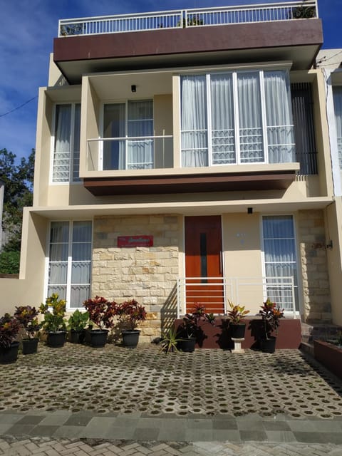 Property building, Patio, Facade/entrance, Natural landscape, Children play ground, View (from property/room), Garden view, Garden view, Landmark view, Landmark view, Mountain view, Mountain view, Quiet street view