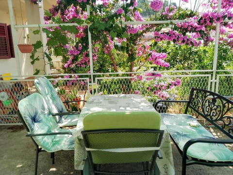 Garden, Balcony/Terrace, Seating area, Garden view