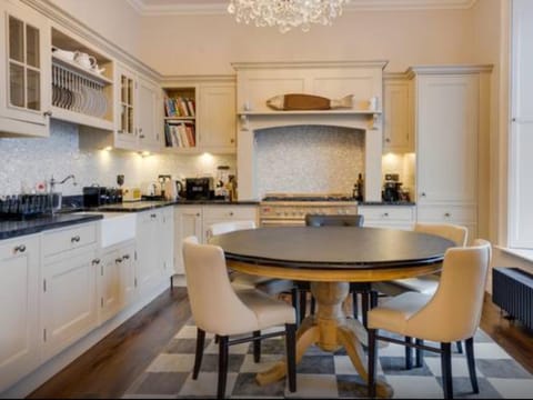 Kitchen or kitchenette, Communal kitchen