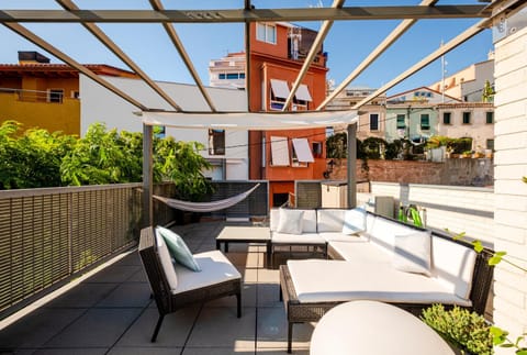 Balcony/Terrace, Street view