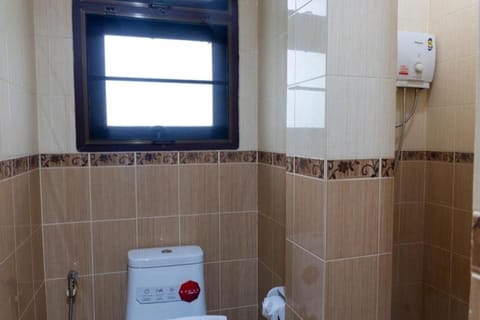 Shower, Toilet