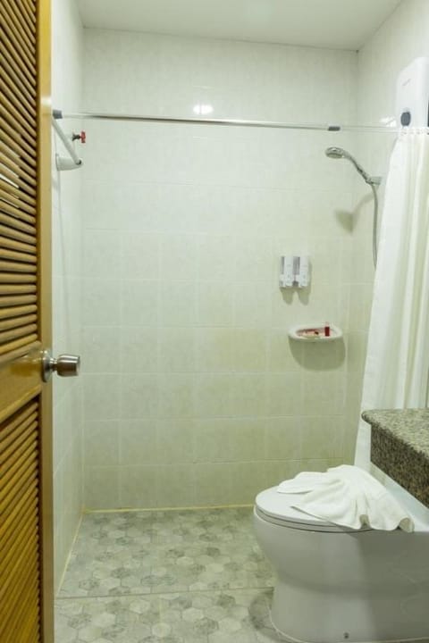 Shower, Toilet