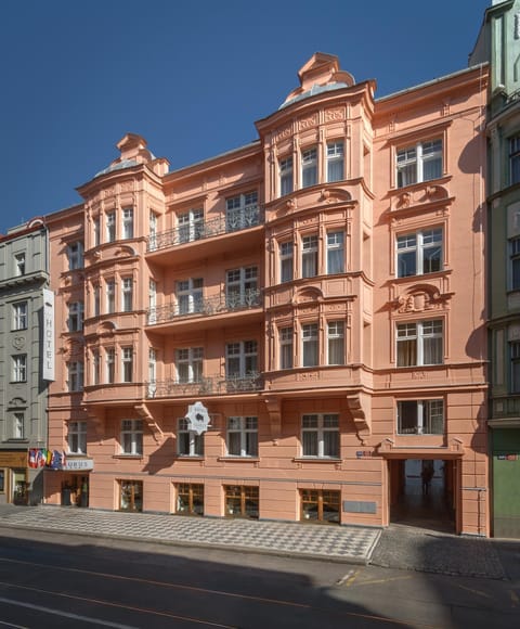 Property building, Facade/entrance