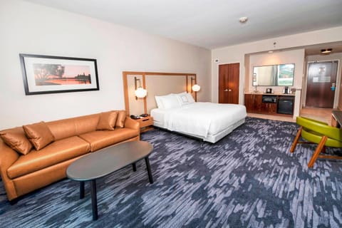 Fairfield Inn & Suites by Marriott Ottawa Airport Hotel in Ottawa