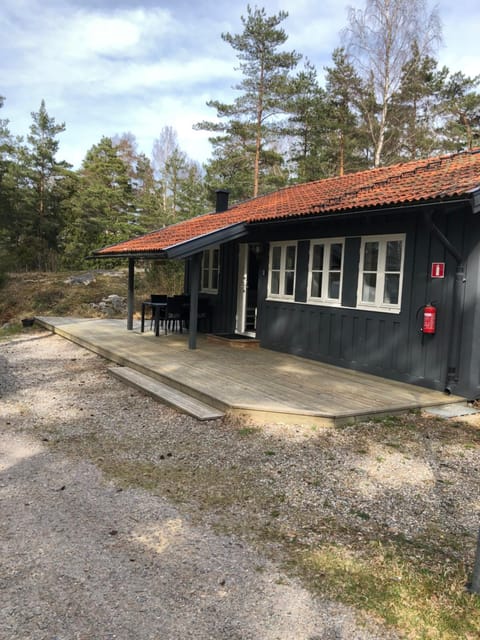 Hällestrand Cottage -Sillen Nature lodge in Västra Götaland County