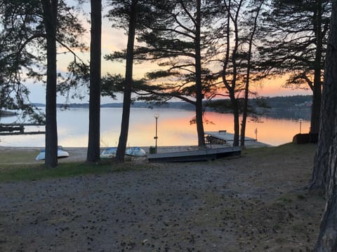 Hällestrand Cottage -Sillen Nature lodge in Västra Götaland County