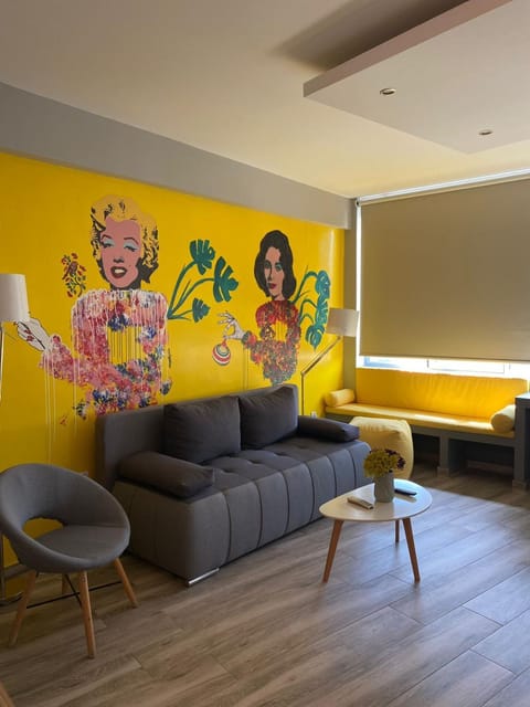 Living room, Seating area