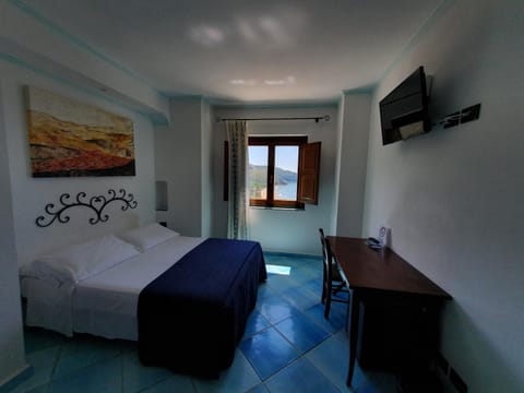 Nearby landmark, Bed, Photo of the whole room, Beach, Sea view