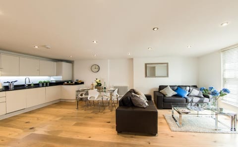 Finchley Central - Luxury 2 bed ground floor apartment Apartment in London