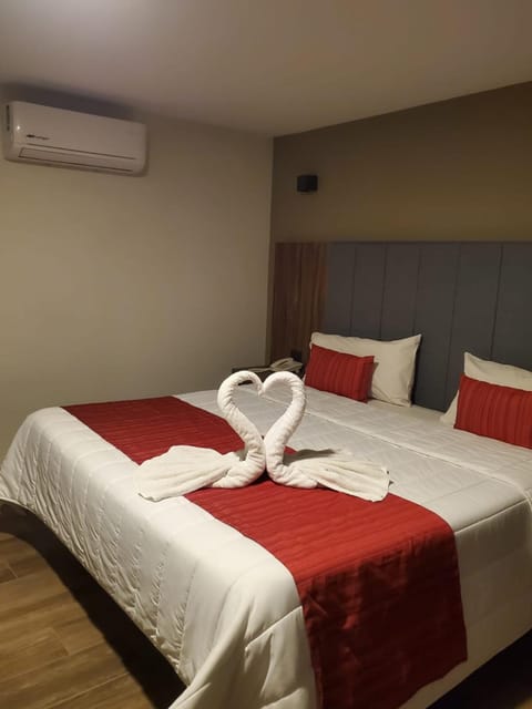 Restaurant/places to eat, towels, air conditioner