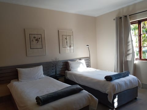 La Roche Guest House Bed and Breakfast in Cape Town
