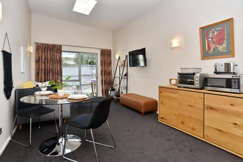 The Apartment Within - Christchurch Holiday Homes Condominio in Christchurch