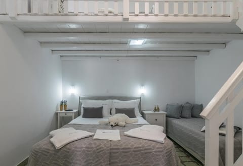 Uncle's House luxury Suites Condo in Milos