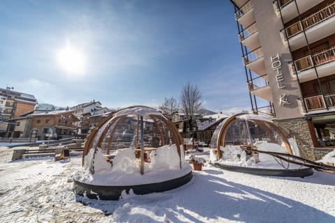 Property building, Day, Winter