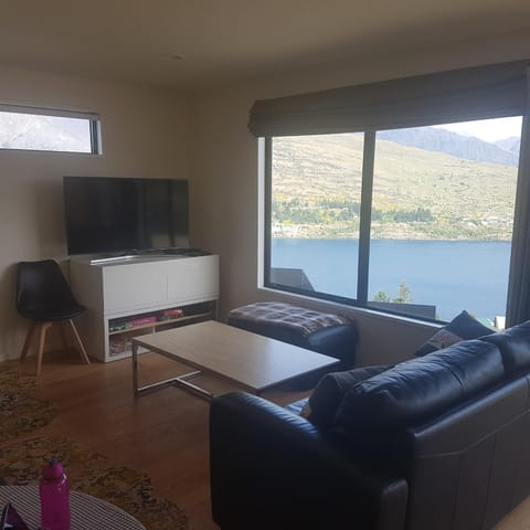 LakeView Panoramas House in Queenstown